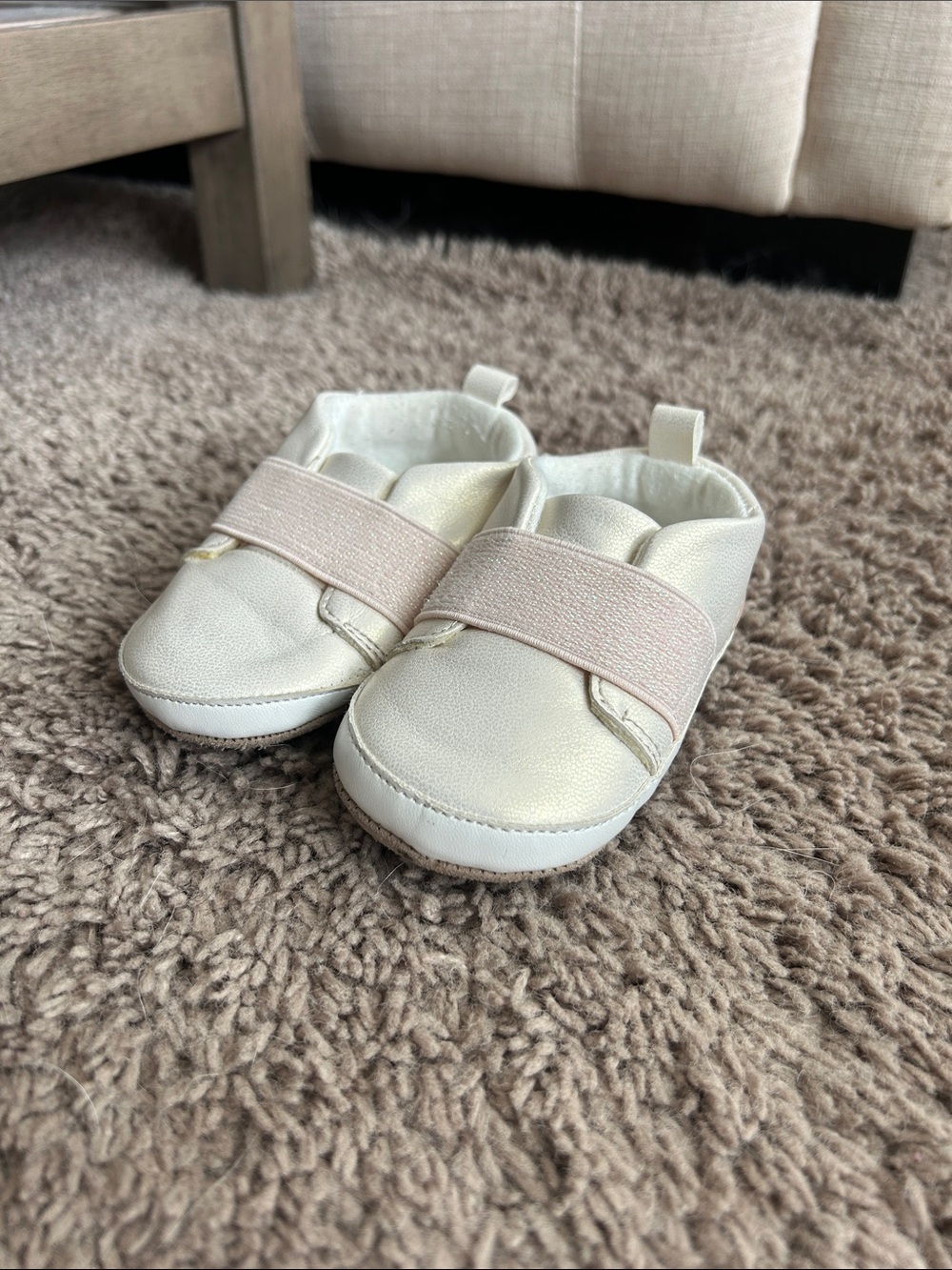 Robeez Metallic Cream Baby Slip-On Shoes with Blush Elastic Strap